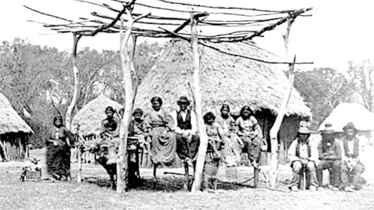 what type of homes did the atakapa tribe live in